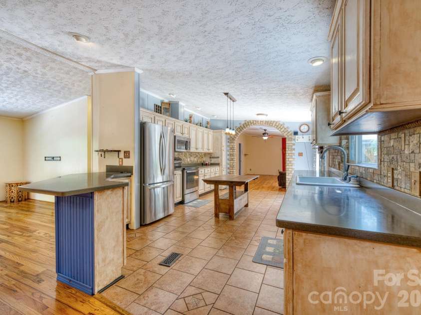 18 Henry White Lane, Leicester, NC 28748.  MLS# CAR4419769, YatesRealty ID 9050. 