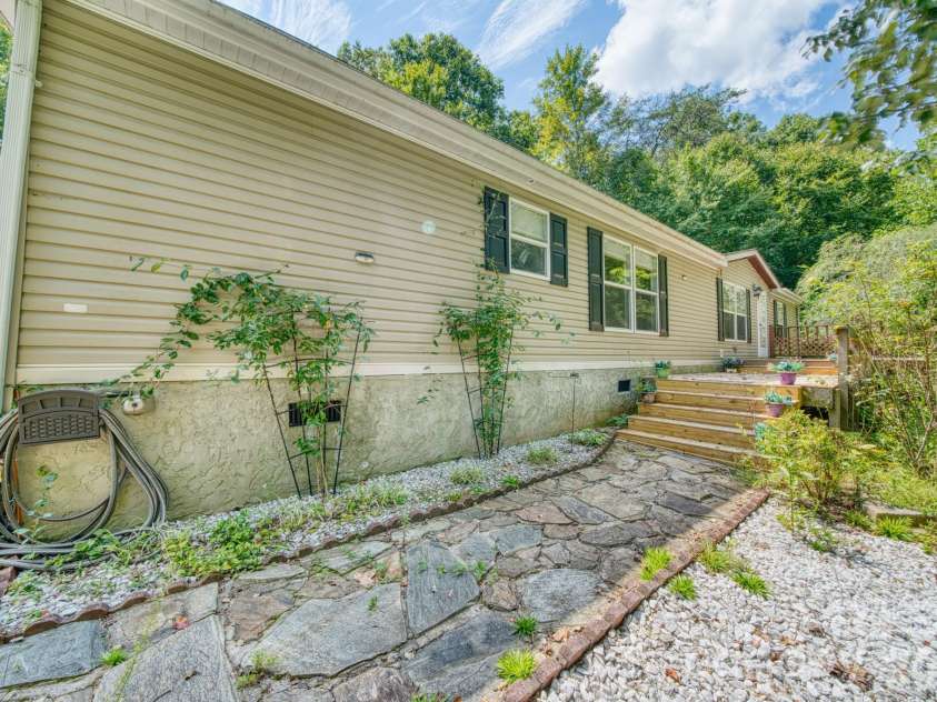 18 Henry White Lane, Leicester, NC 28748.  MLS# CAR4419769, YatesRealty ID 9050. 