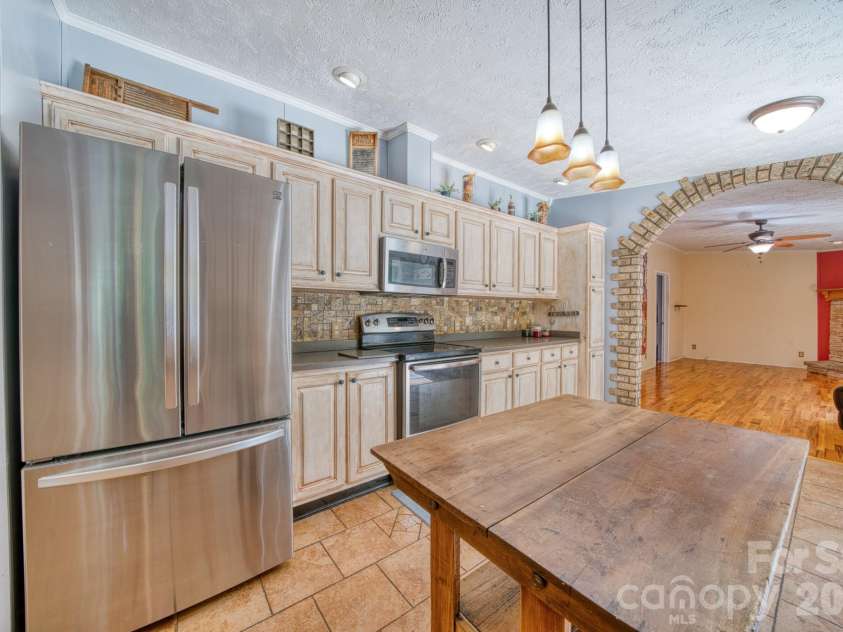 18 Henry White Lane, Leicester, NC 28748.  MLS# CAR4419769, YatesRealty ID 9050. 