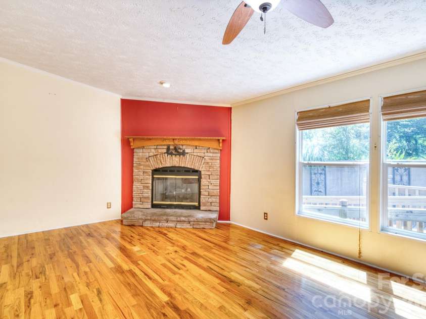 18 Henry White Lane, Leicester, NC 28748.  MLS# CAR4419769, YatesRealty ID 9050. 
