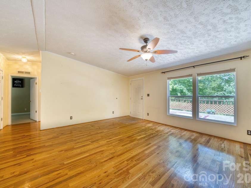 18 Henry White Lane, Leicester, NC 28748.  MLS# CAR4419769, YatesRealty ID 9050. 