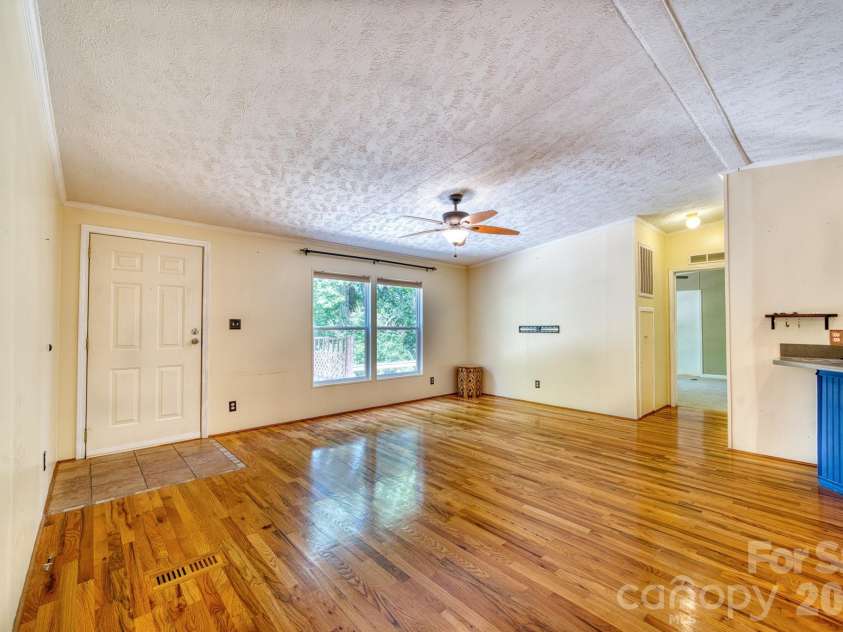 18 Henry White Lane, Leicester, NC 28748.  MLS# CAR4419769, YatesRealty ID 9050. 