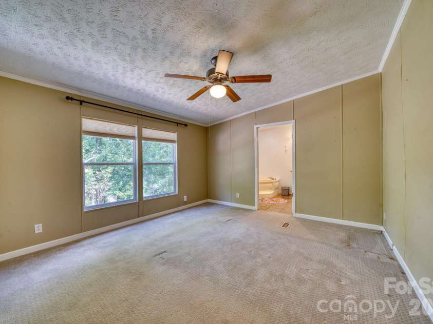 18 Henry White Lane, Leicester, NC 28748.  MLS# CAR4419769, YatesRealty ID 9050. 