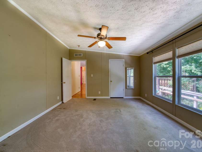18 Henry White Lane, Leicester, NC 28748.  MLS# CAR4419769, YatesRealty ID 9050. 