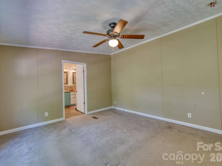 18 Henry White Lane, Leicester, NC 28748.  MLS# CAR4419769, YatesRealty ID 9050. 