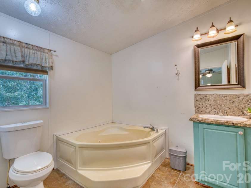 18 Henry White Lane, Leicester, NC 28748.  MLS# CAR4419769, YatesRealty ID 9050. 