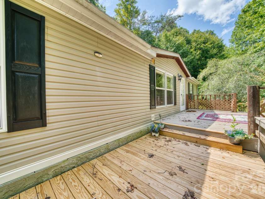 18 Henry White Lane, Leicester, NC 28748.  MLS# CAR4419769, YatesRealty ID 9050. 