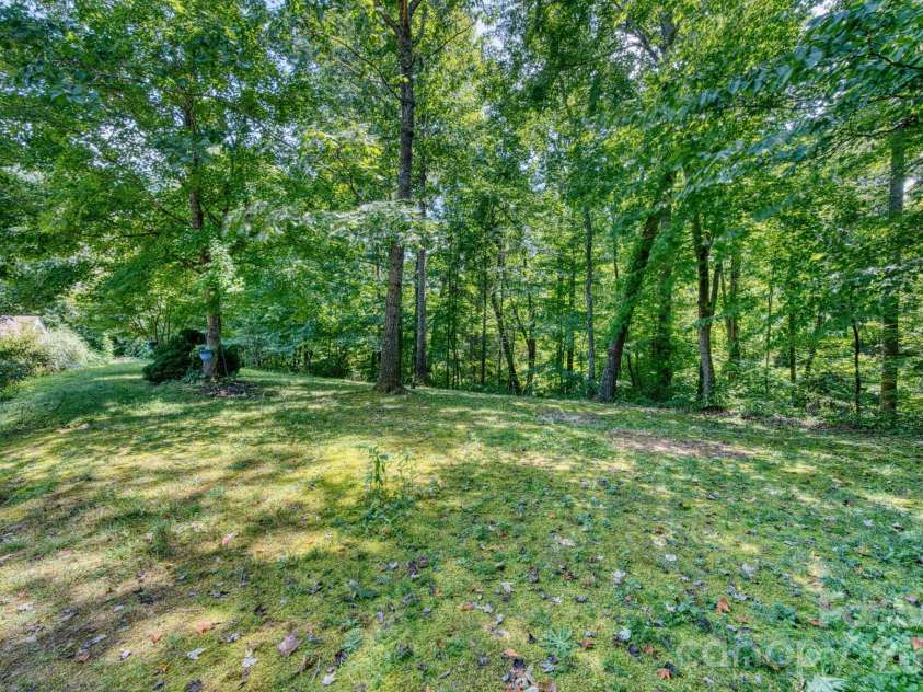 18 Henry White Lane, Leicester, NC 28748.  MLS# CAR4419769, YatesRealty ID 9050. 