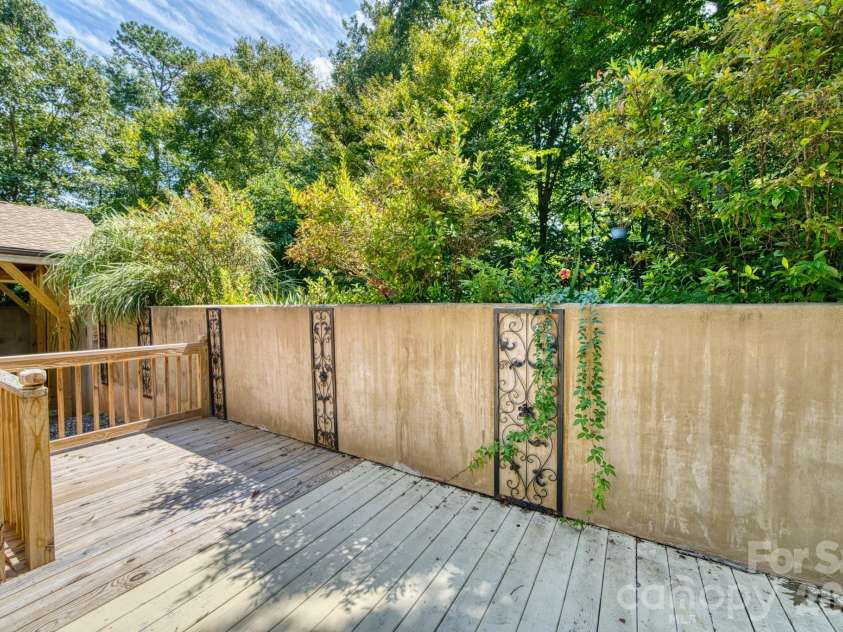 18 Henry White Lane, Leicester, NC 28748.  MLS# CAR4419769, YatesRealty ID 9050. 