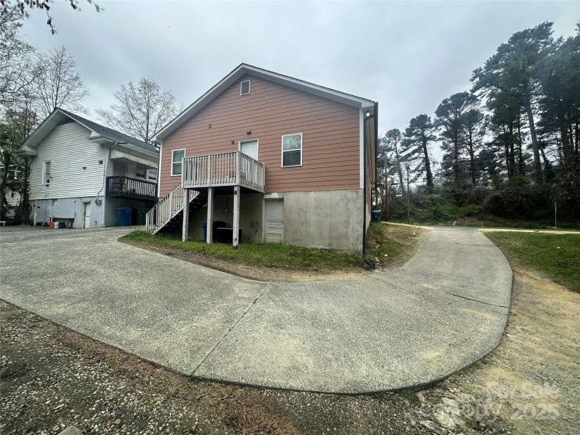 2503,2505,2507,2509,2511 Chapel Hill Road, Durham, NC 27707.  MLS# CAR4252311, YatesRealty ID 9050. 