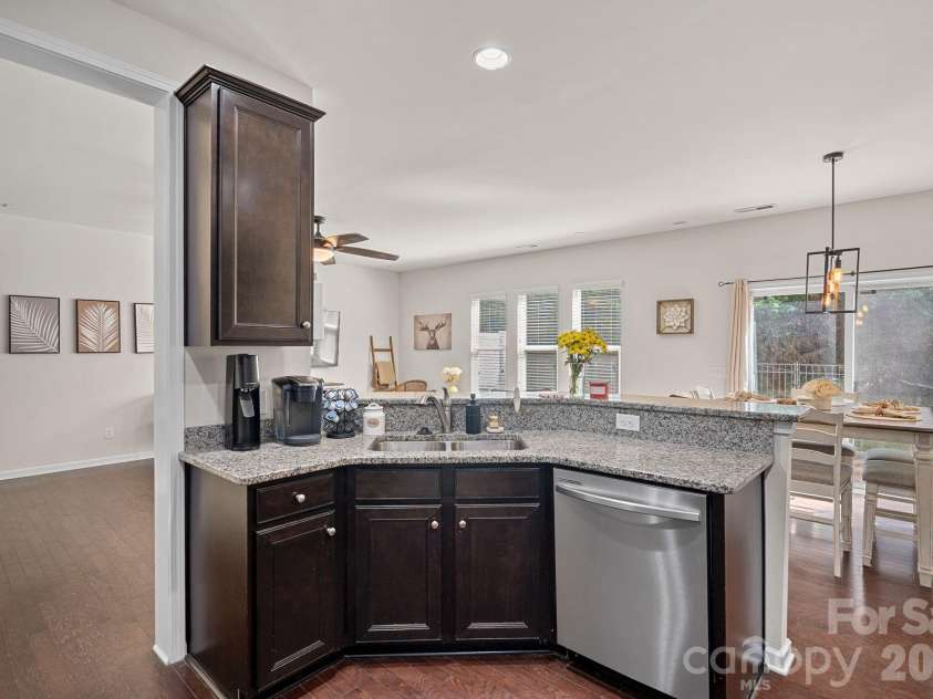 2219 Whitford Lane, Charlotte, NC 28210.  MLS# CAR4362110, YatesRealty ID 9052. 