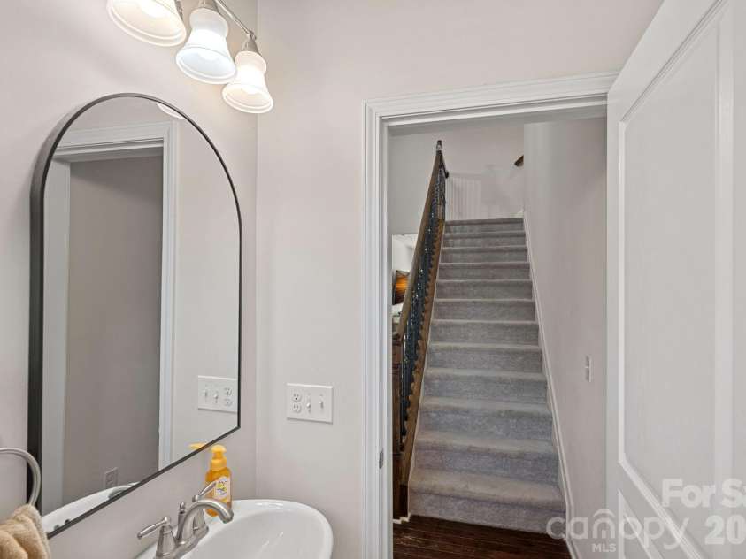 2219 Whitford Lane, Charlotte, NC 28210.  MLS# CAR4362110, YatesRealty ID 9052. 