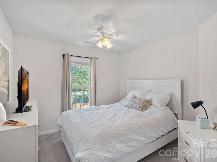2219 Whitford Lane, Charlotte, NC 28210.  MLS# CAR4362110, YatesRealty ID 9052. 