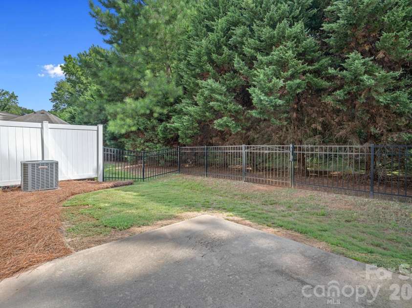 2219 Whitford Lane, Charlotte, NC 28210.  MLS# CAR4362110, YatesRealty ID 9052. 
