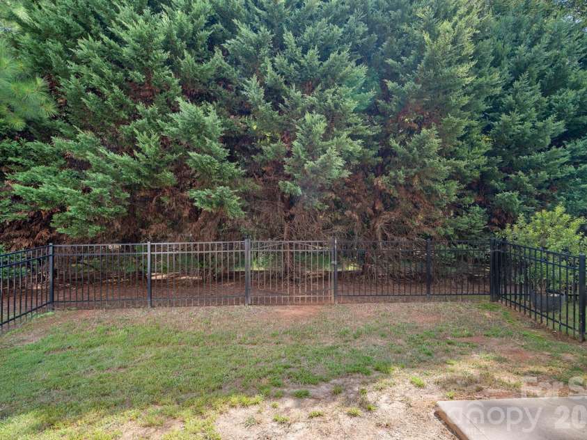 2219 Whitford Lane, Charlotte, NC 28210.  MLS# CAR4362110, YatesRealty ID 9052. 