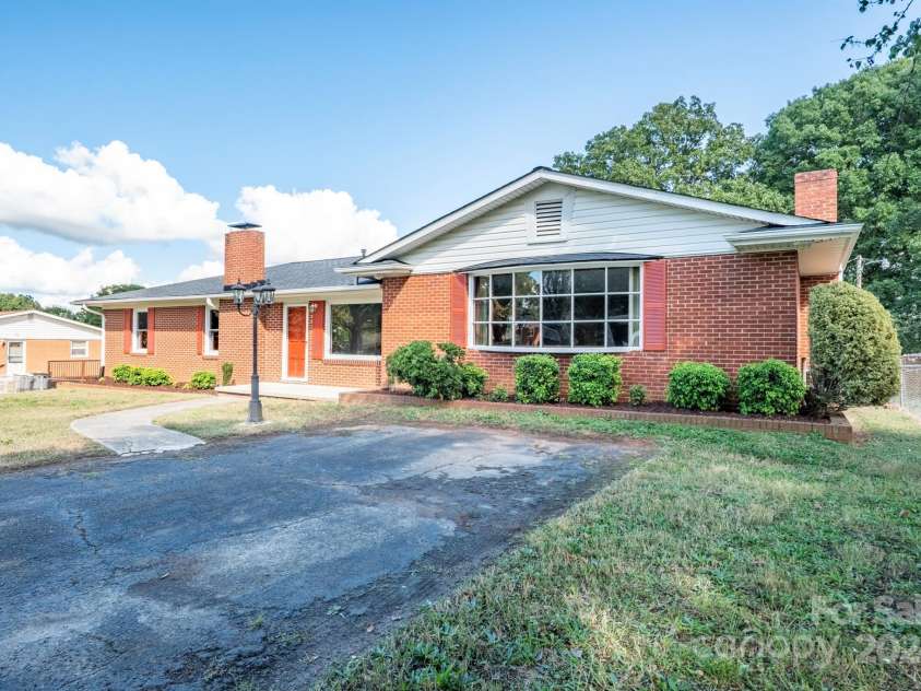 511 Villa Street, Kannapolis, NC 28083.  MLS# CAR4170205, YatesRealty ID 9053. Front View