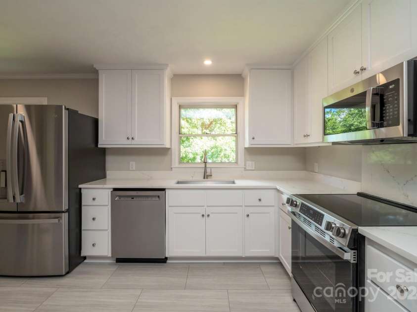 511 Villa Street, Kannapolis, NC 28083.  MLS# CAR4170205, YatesRealty ID 9053. Kitchen