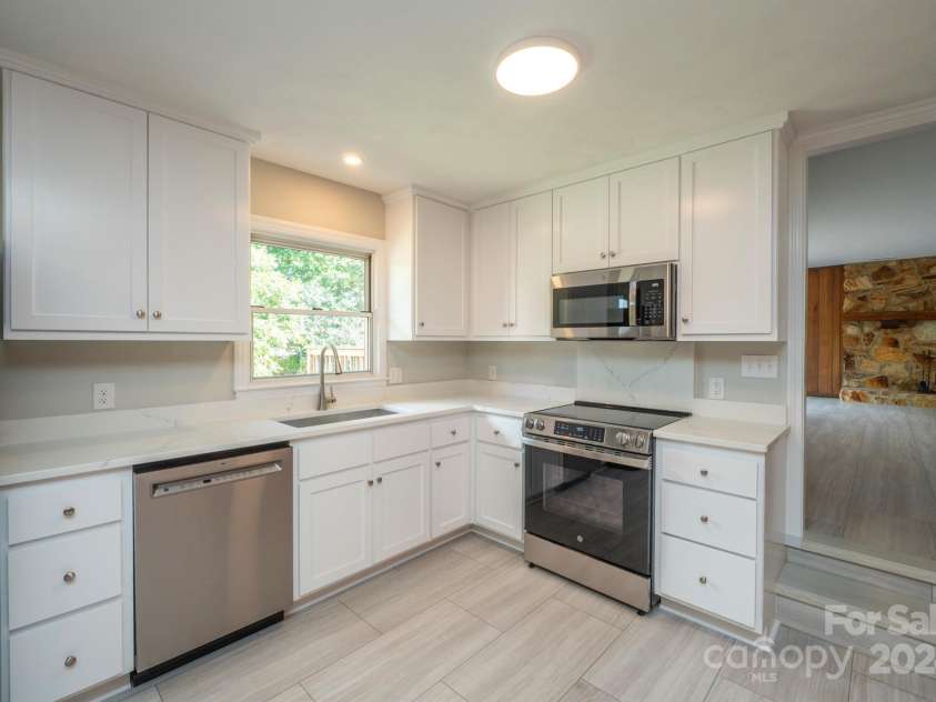 511 Villa Street, Kannapolis, NC 28083.  MLS# CAR4170205, YatesRealty ID 9053. Kitchen