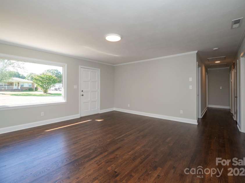 511 Villa Street, Kannapolis, NC 28083.  MLS# CAR4170205, YatesRealty ID 9053. Living Room