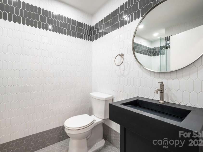 511 Villa Street, Kannapolis, NC 28083.  MLS# CAR4170205, YatesRealty ID 9053. Main Bath