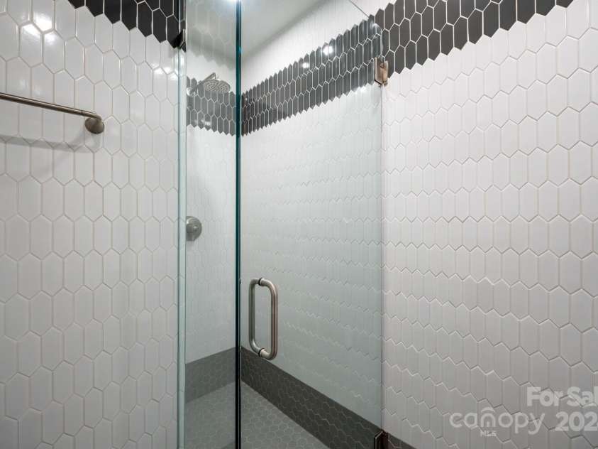 511 Villa Street, Kannapolis, NC 28083.  MLS# CAR4170205, YatesRealty ID 9053. Main Bath