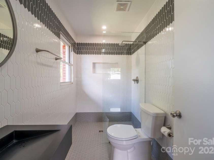 511 Villa Street, Kannapolis, NC 28083.  MLS# CAR4170205, YatesRealty ID 9053. Primary Bath