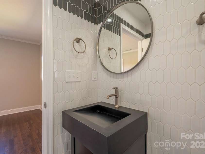 511 Villa Street, Kannapolis, NC 28083.  MLS# CAR4170205, YatesRealty ID 9053. Primary Bath