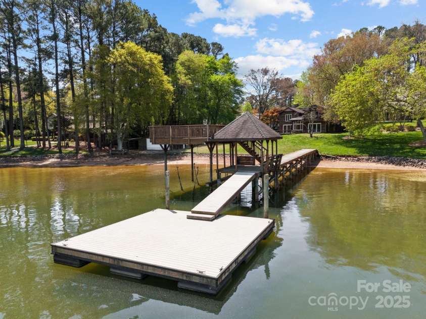 126 Balmoral Drive, Mooresville, NC 28117.  MLS# CAR4239267, YatesRealty ID 9055. 