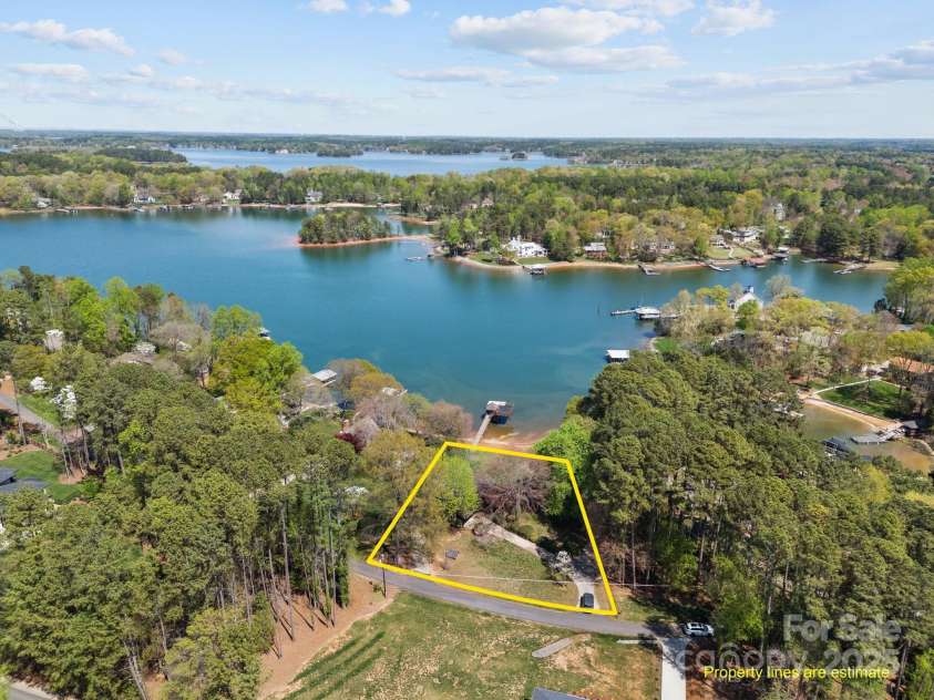 126 Balmoral Drive, Mooresville, NC 28117.  MLS# CAR4239267, YatesRealty ID 9055. 