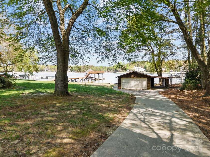 126 Balmoral Drive, Mooresville, NC 28117.  MLS# CAR4239267, YatesRealty ID 9055. 