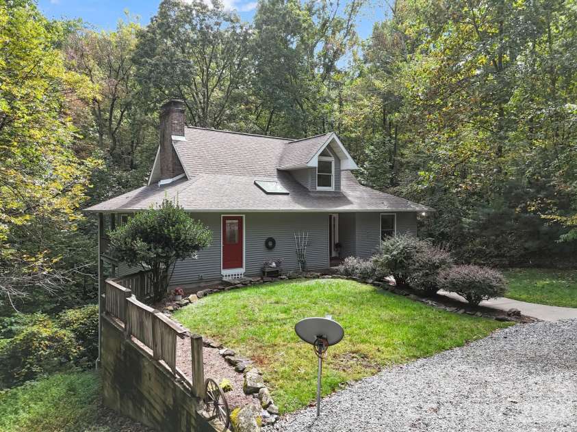 142 Winterview Trail, Hendersonville, NC 28739.  MLS# CAR4300750, YatesRealty ID 9056. 