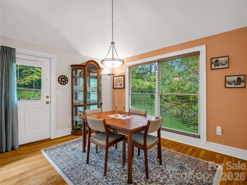 142 Winterview Trail, Hendersonville, NC 28739.  MLS# CAR4300750, YatesRealty ID 9056. Dining area