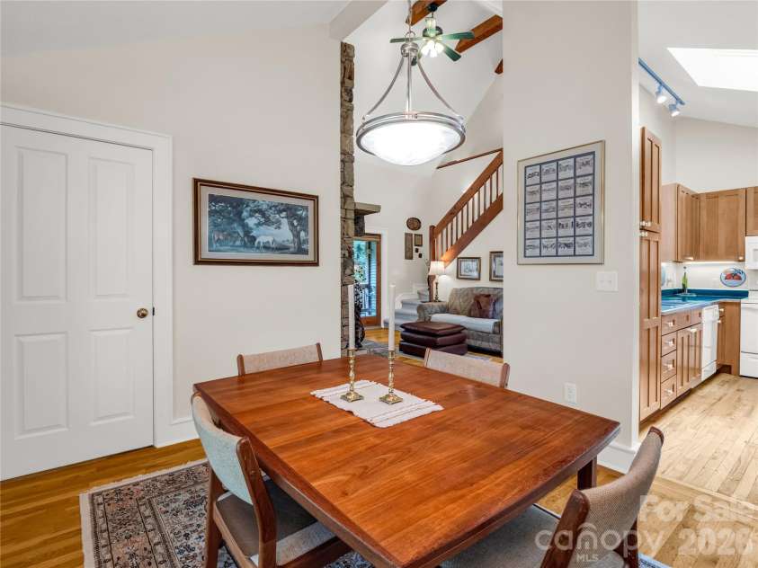 142 Winterview Trail, Hendersonville, NC 28739.  MLS# CAR4300750, YatesRealty ID 9056. Dining area