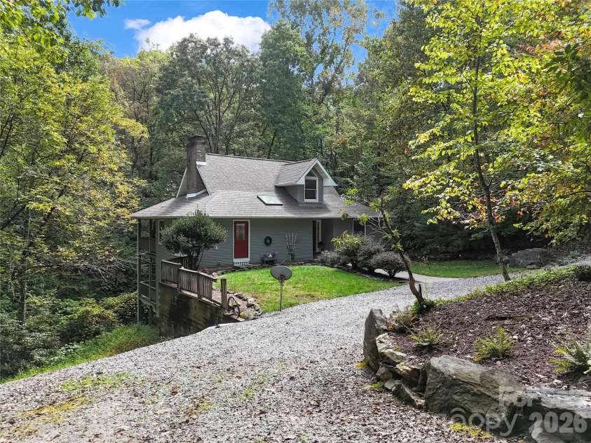 142 Winterview Trail, Hendersonville, NC 28739.  MLS# CAR4300750, YatesRealty ID 9056. Driveway view