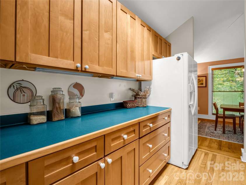 142 Winterview Trail, Hendersonville, NC 28739.  MLS# CAR4300750, YatesRealty ID 9056. Kitchen