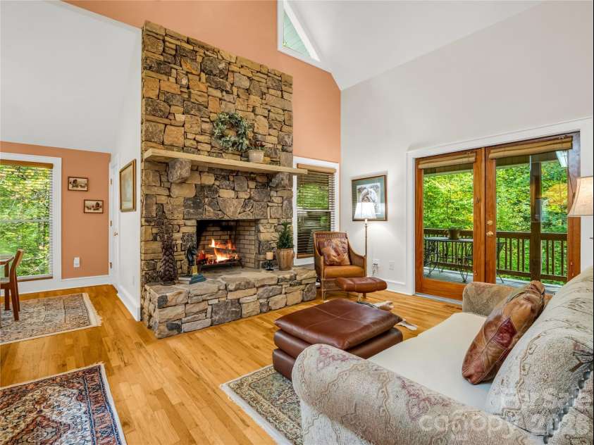 142 Winterview Trail, Hendersonville, NC 28739.  MLS# CAR4300750, YatesRealty ID 9056. Main living 