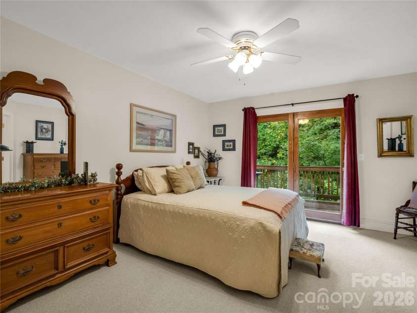 142 Winterview Trail, Hendersonville, NC 28739.  MLS# CAR4300750, YatesRealty ID 9056. Primary suite