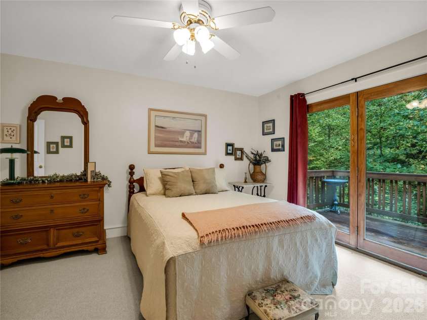 142 Winterview Trail, Hendersonville, NC 28739.  MLS# CAR4300750, YatesRealty ID 9056. Primary Suite