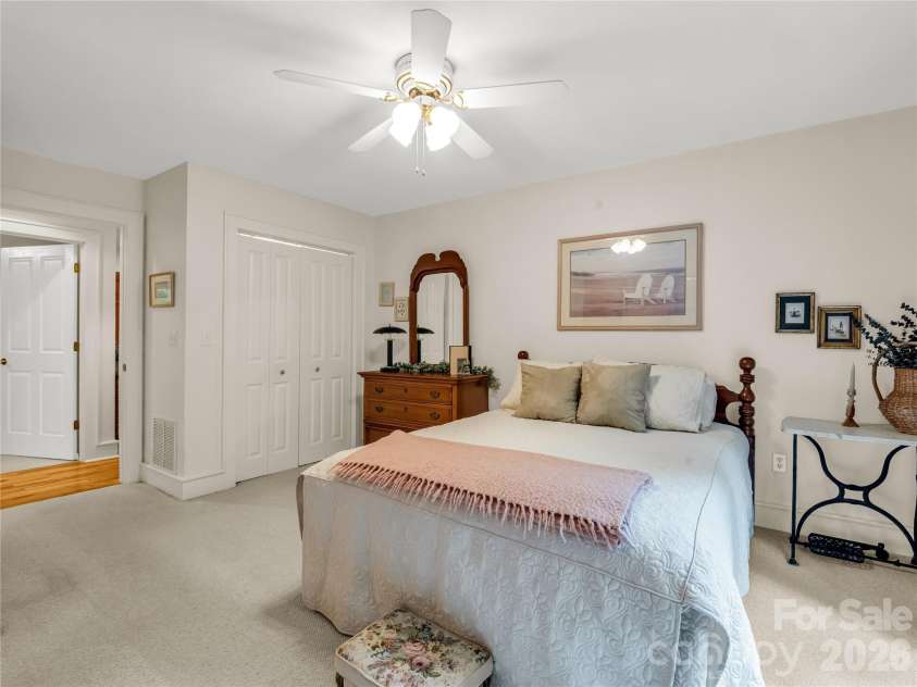 142 Winterview Trail, Hendersonville, NC 28739.  MLS# CAR4300750, YatesRealty ID 9056. Primary Suite