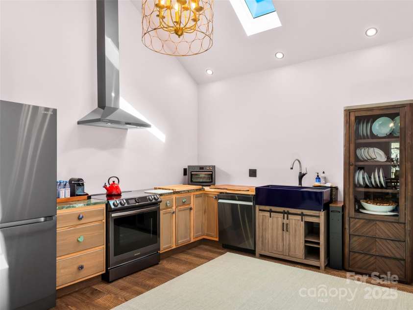 24 Old Leicester Highway, Asheville, NC 28804.  MLS# CAR4227055, YatesRealty ID 9057. 