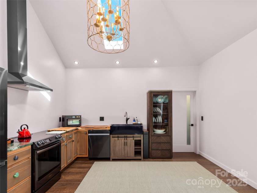 24 Old Leicester Highway, Asheville, NC 28804.  MLS# CAR4227055, YatesRealty ID 9057. 