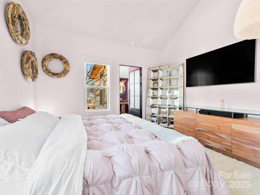 24 Old Leicester Highway, Asheville, NC 28804.  MLS# CAR4227055, YatesRealty ID 9057. 