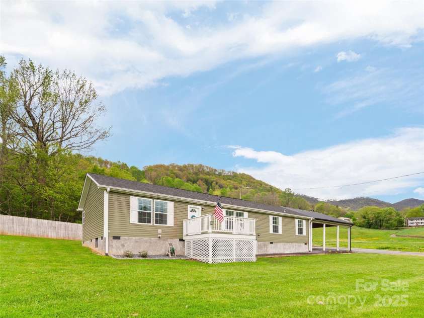 51 Blazing Trail, Waynesville, NC 28786.  MLS# CAR4251050, YatesRealty ID 9059. 