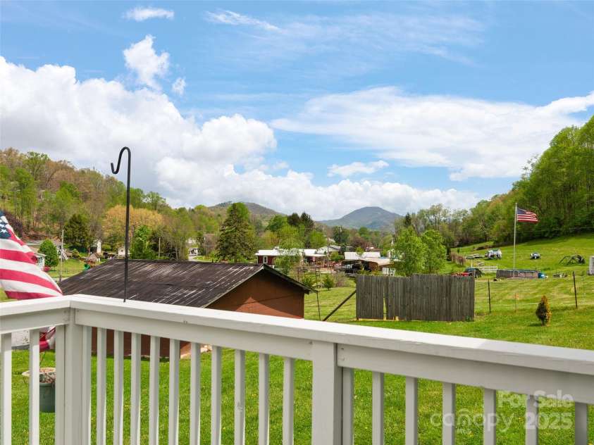 51 Blazing Trail, Waynesville, NC 28786.  MLS# CAR4251050, YatesRealty ID 9059. 