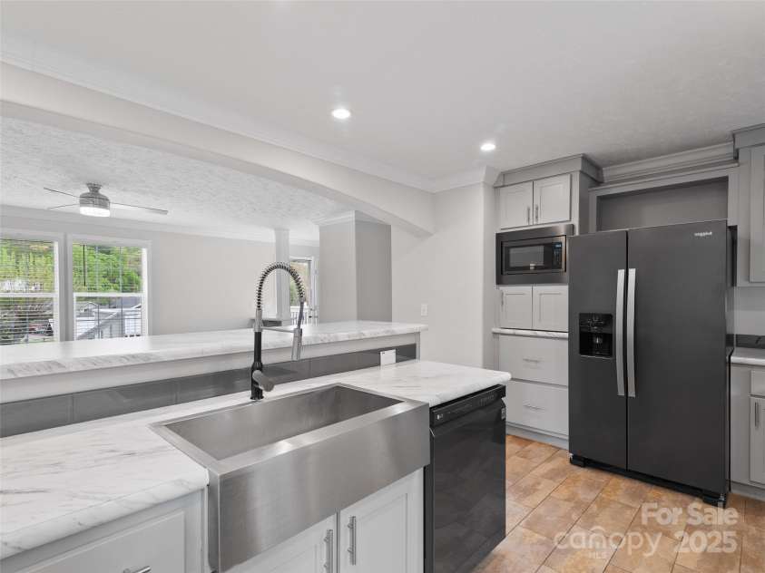 51 Blazing Trail, Waynesville, NC 28786.  MLS# CAR4251050, YatesRealty ID 9059. 