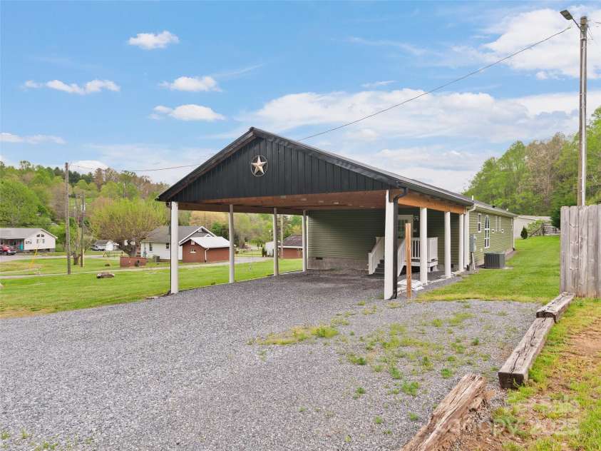 51 Blazing Trail, Waynesville, NC 28786.  MLS# CAR4251050, YatesRealty ID 9059. 