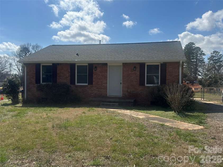 509 Skipwith Place, Charlotte, NC 28217.  MLS# CAR4362610, YatesRealty ID 9060. 