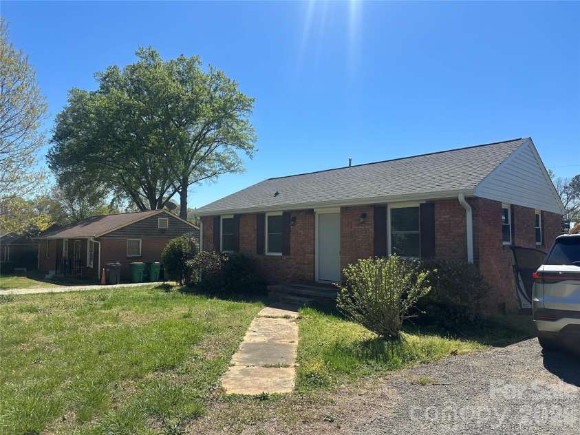 509 Skipwith Place, Charlotte, NC 28217.  MLS# CAR4362610, YatesRealty ID 9060. 