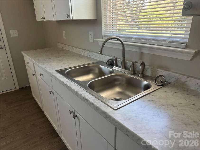 509 Skipwith Place, Charlotte, NC 28217.  MLS# CAR4362610, YatesRealty ID 9060. 