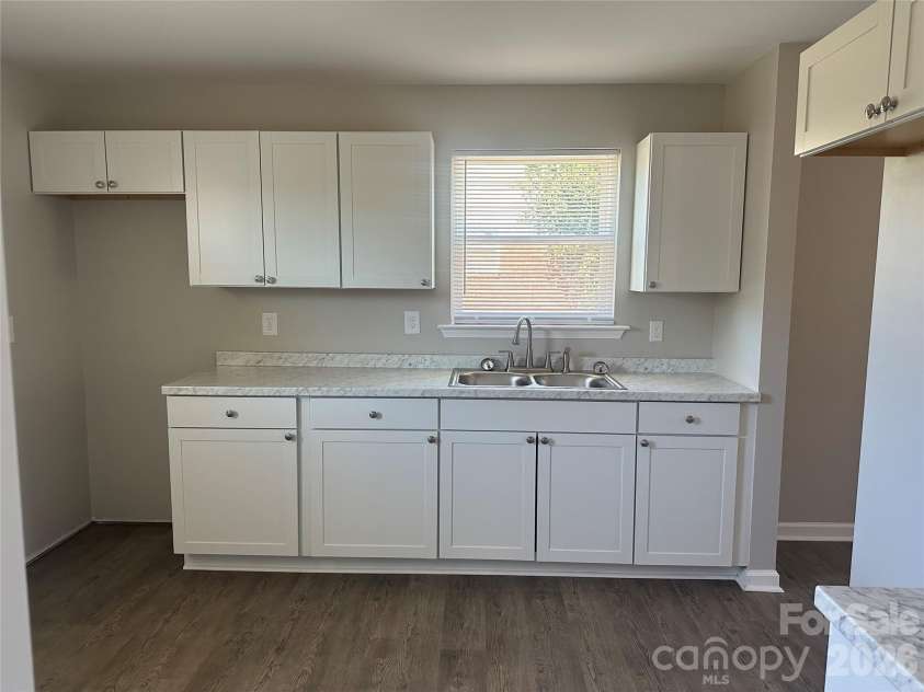 509 Skipwith Place, Charlotte, NC 28217.  MLS# CAR4362610, YatesRealty ID 9060. 
